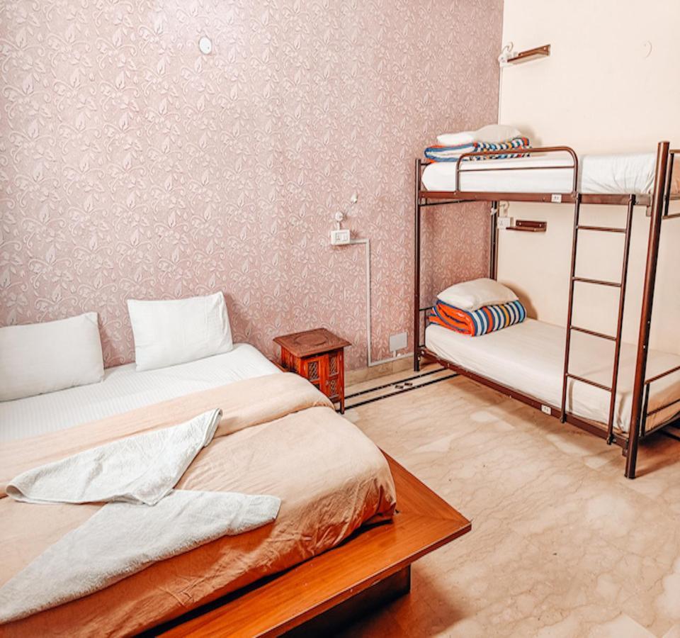 Хостел Madpackers Delhi Нью-Делі Екстер'єр фото